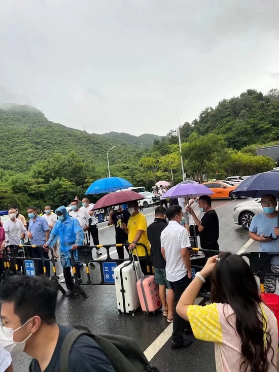 三亚码头游客滞留3小时，紧急发布6措施：长排队可退票！